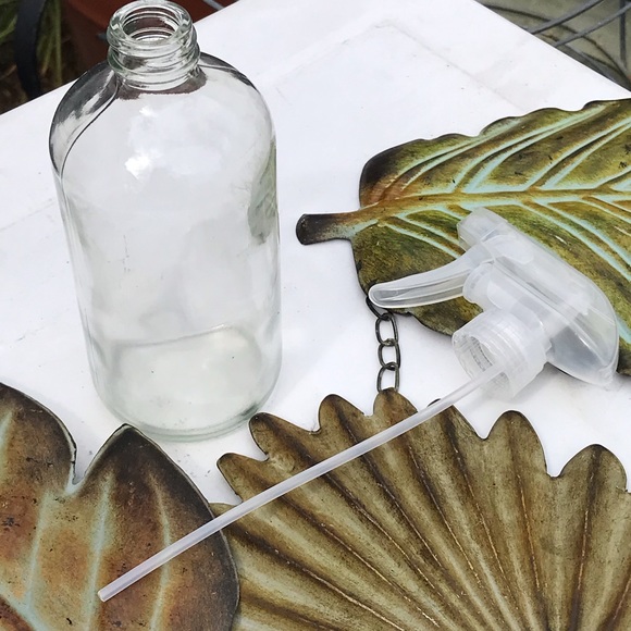 2 Refillable 16 ounce natural glass 2 Spray bottles each includes a sprayer. - Picture 5 of 9